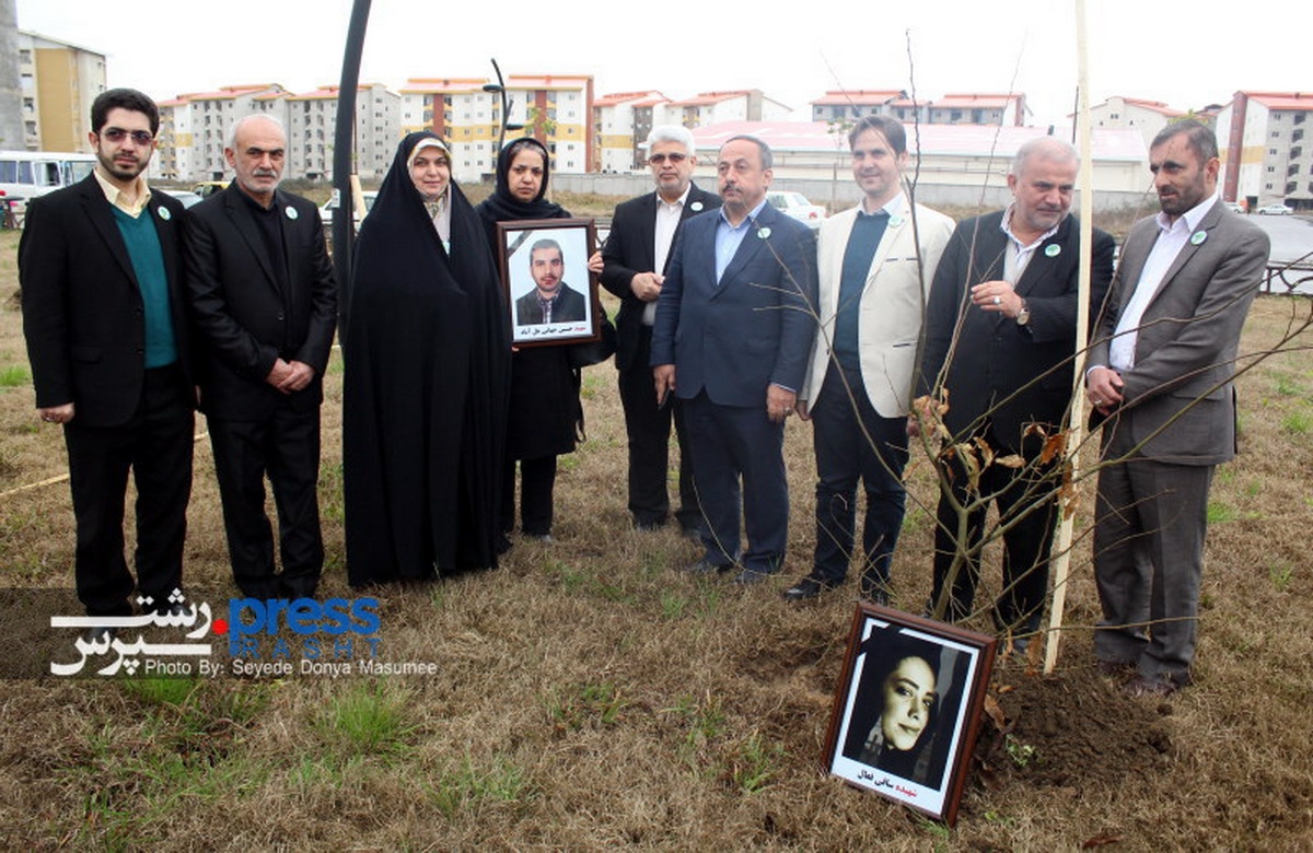 حضور اعضای شورای شهر و شهردار در مراسم روز درختکاری مسکن مهر رشت